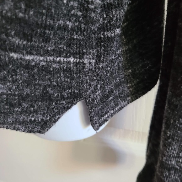 LNA Revolve Heather Gray Uneven Asymmetrical Hem Knit Top Women's Size XS - Picture 7 of 12